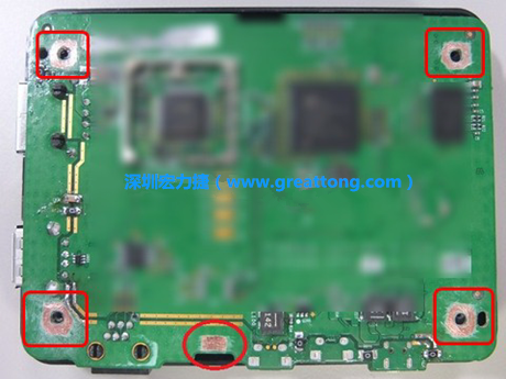 手動去綠漆。使用傳統(tǒng)的刀片去除綠漆后的效果。