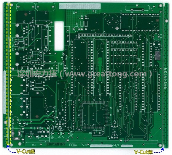 所謂【V-cut】是印刷電路板(PCB)廠商依據(jù)客戶的圖紙要求，事先在PCB的特定位置用轉(zhuǎn)盤刀具切割好的一條條分割線，其目的是為了方便后續(xù)SMT電路板組裝完成后的「分板(De-panel)」之用，因?yàn)槠淝懈詈蟮耐庑涂雌饋砭拖駛€(gè)英文的【V】字型，因此得名。