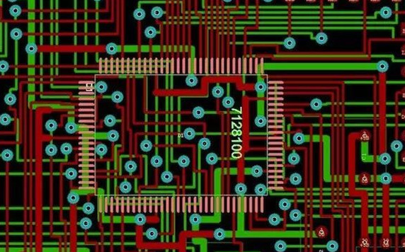 圖1：兩種PCB模型的部分電路。頂圖：傳統(tǒng)設(shè)計(jì)版本。